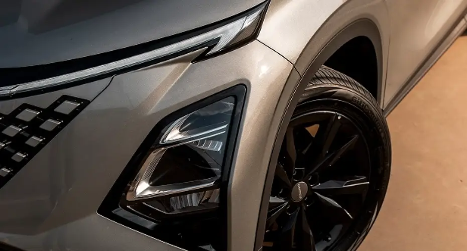 Experience the exterior design of the C5 X-Series